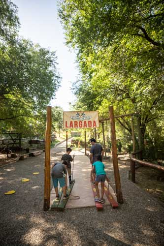 Una carrera muy graciosa en el parque, prepará la camara